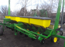 Сеялка JOHN DEERE 7000 (1741)